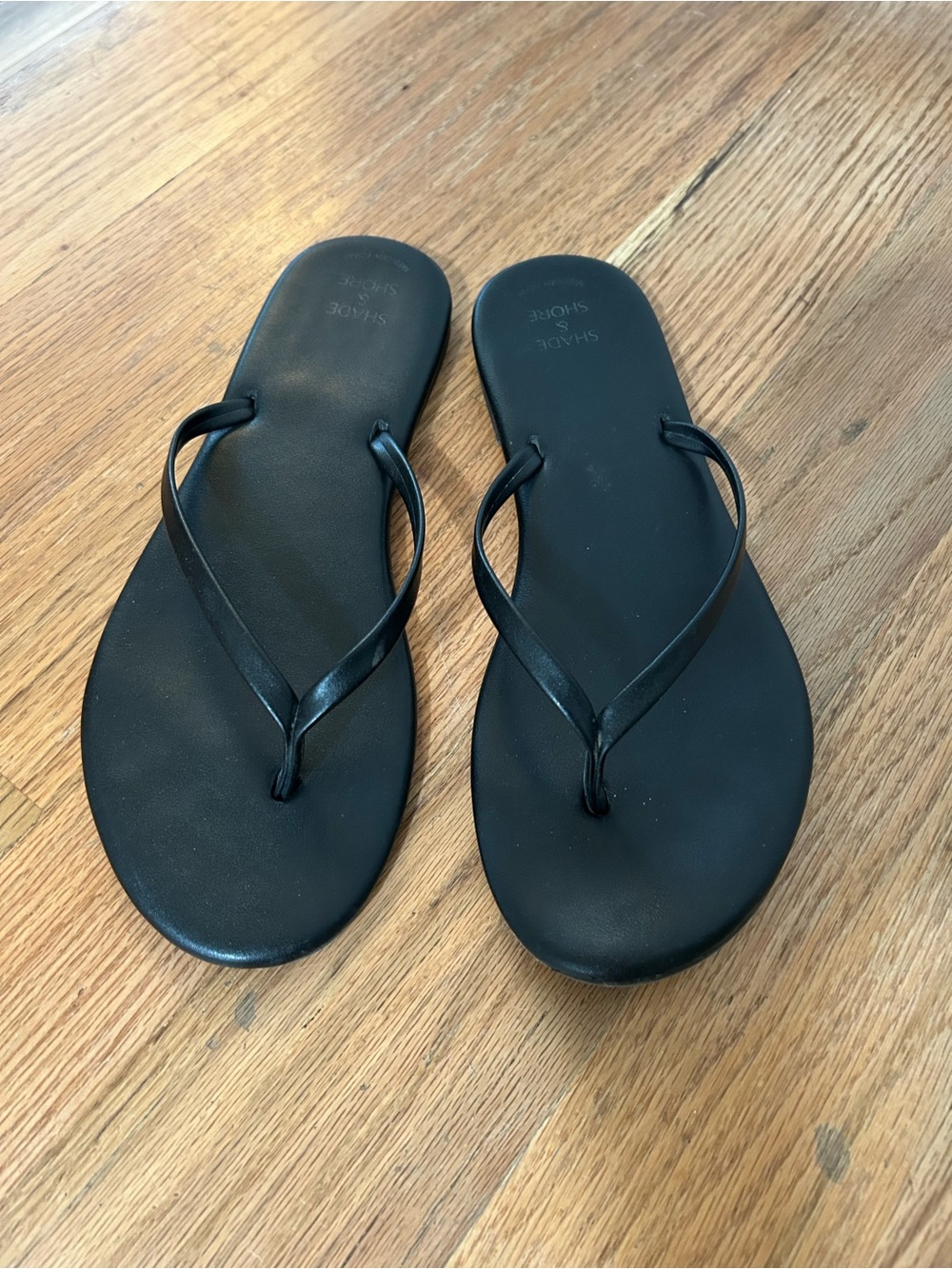 Shade & Shore Black Minimalist Flip Flop Sandals (size 6)